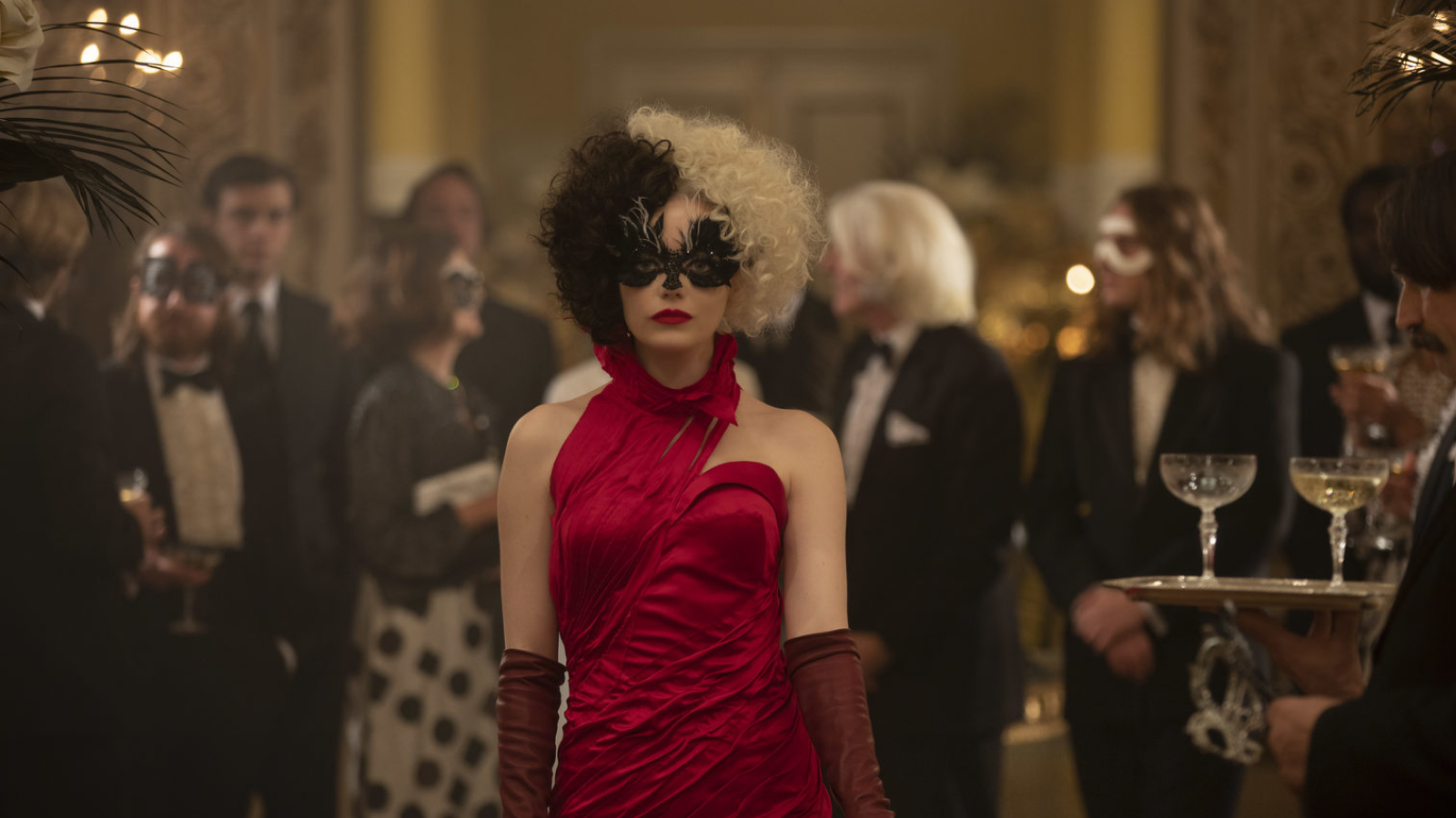 Главная героиня фильма «Круэлла» Образ главной героини фильма «Круэлла»